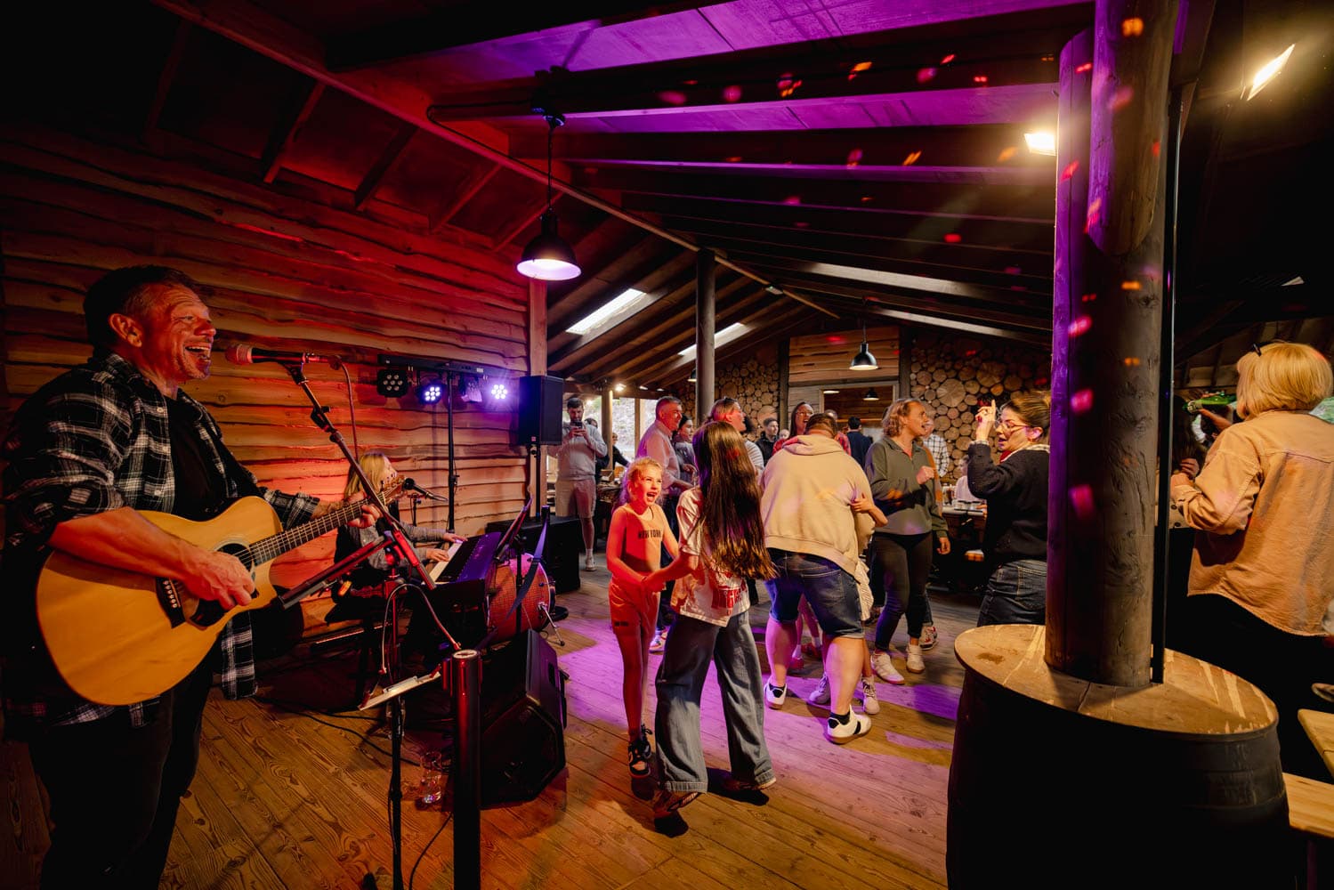 Shindig band and guests at Bluestone